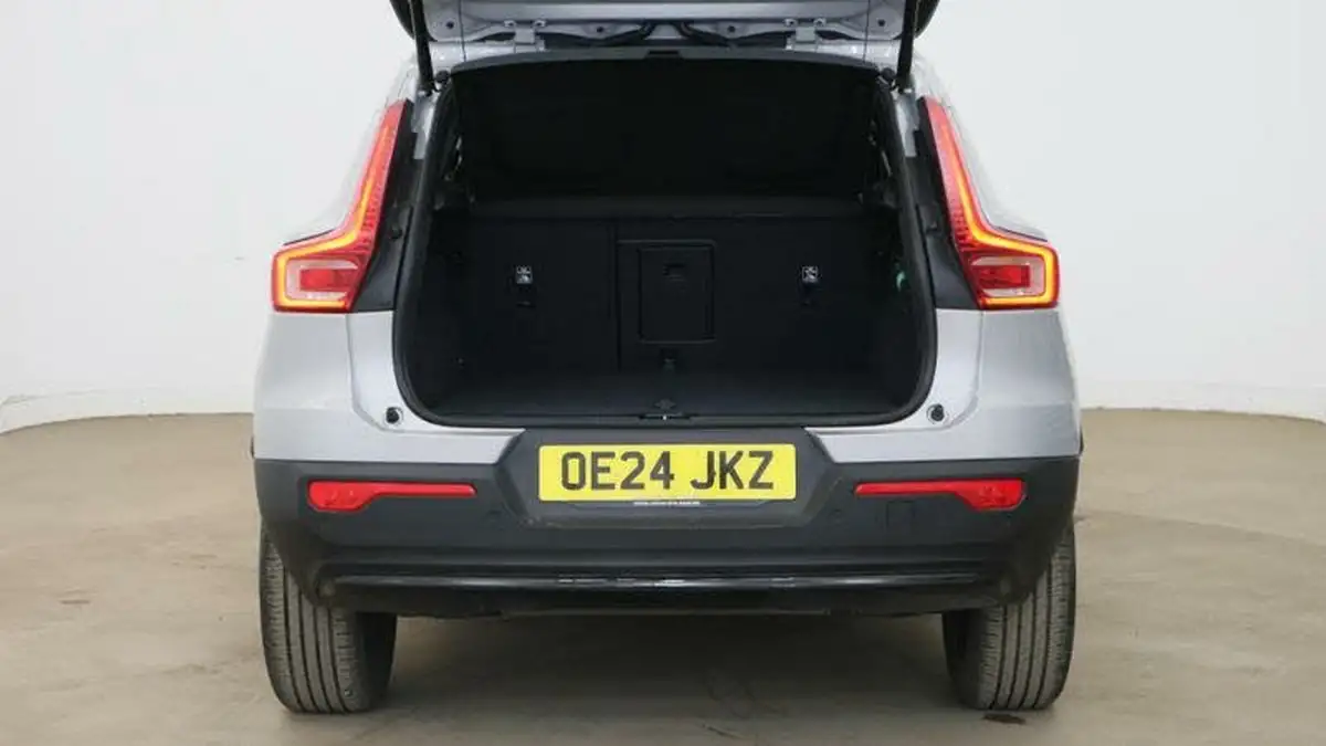 2024-volvo-xc40-20-b4-plus-big-16