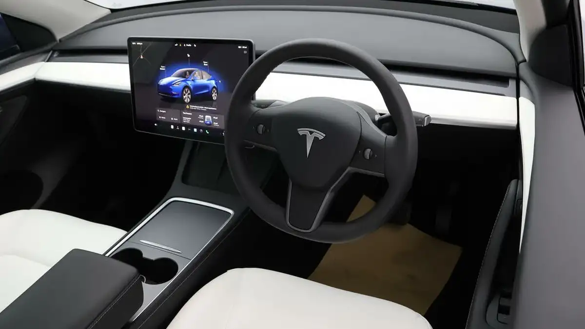 2022-tesla-model-y-e-long-range-big-8