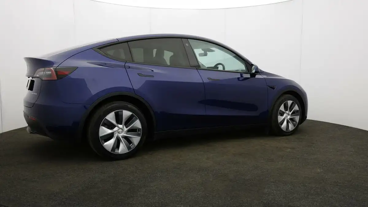 2022-tesla-model-y-e-long-range-big-56