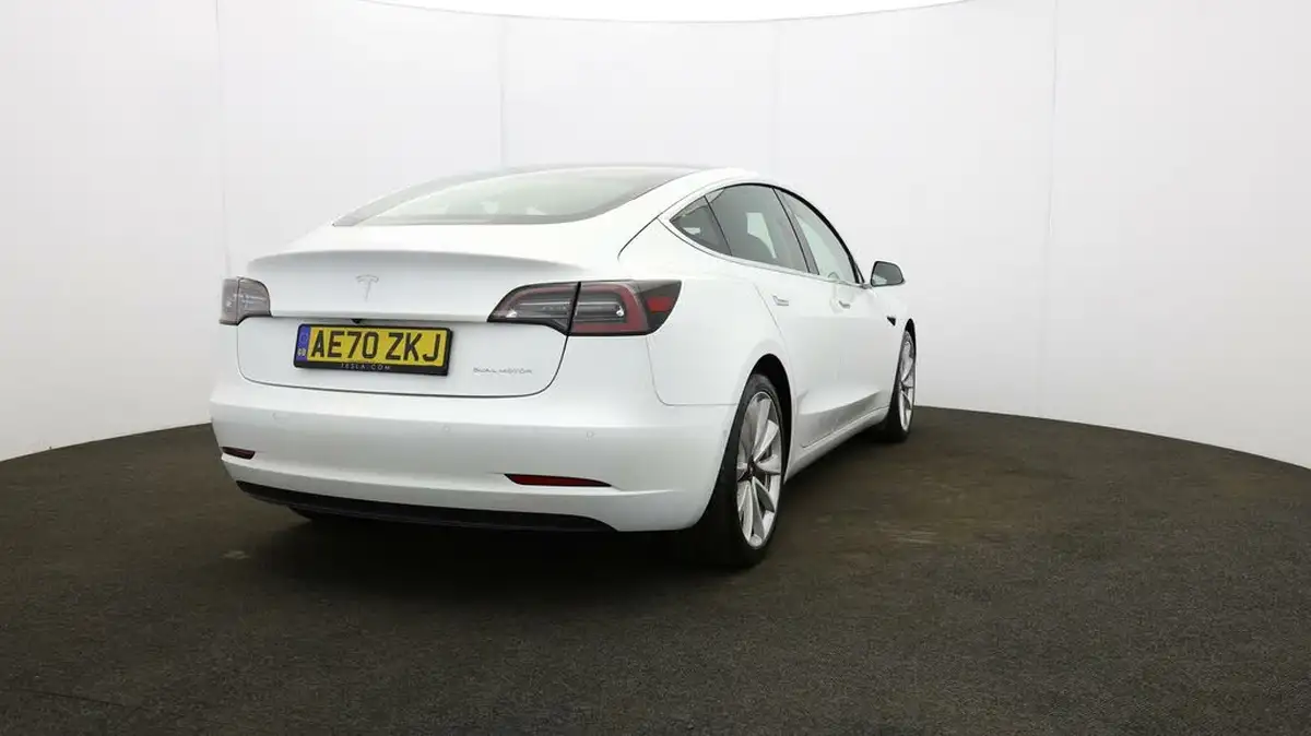 2020-tesla-model-3-e-long-range-big-41