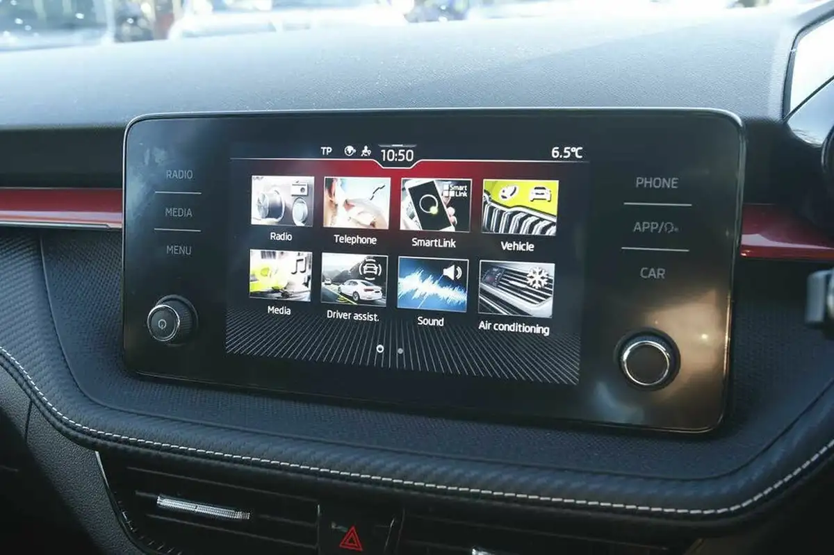 2024-skoda-fabia-10-tsi-monte-carlo-110ps-dsg-big-13