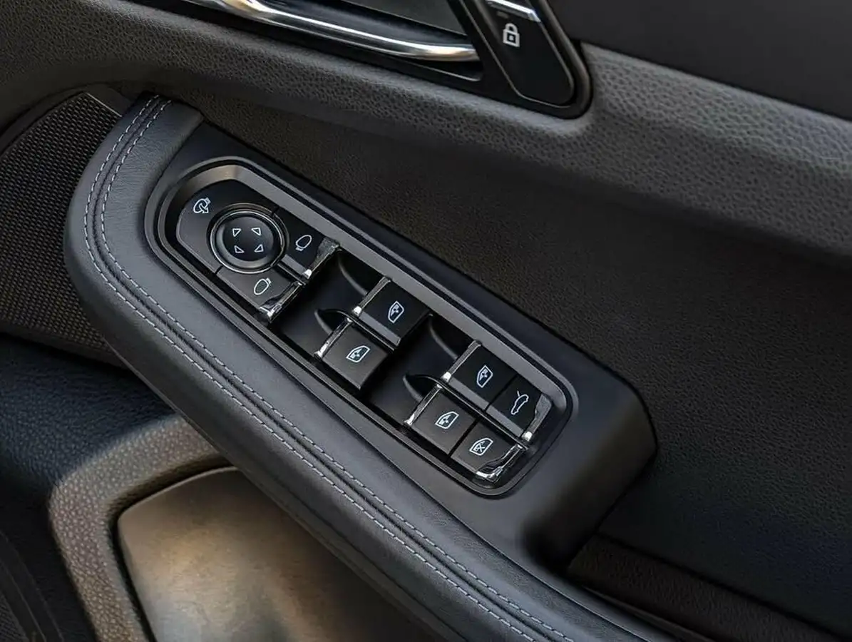 2022-porsche-macan-20-big-31