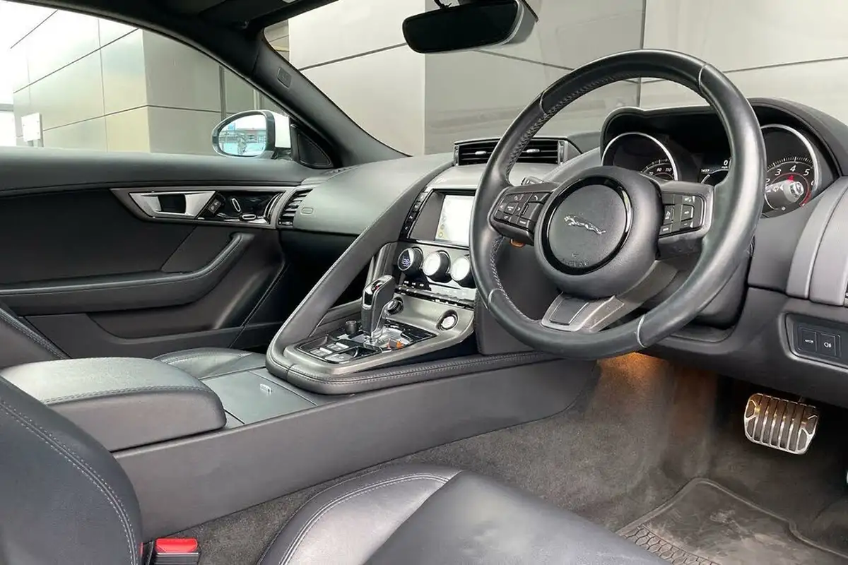 2015-jaguar-f-type-30-s-coupe-quickshift-big-12
