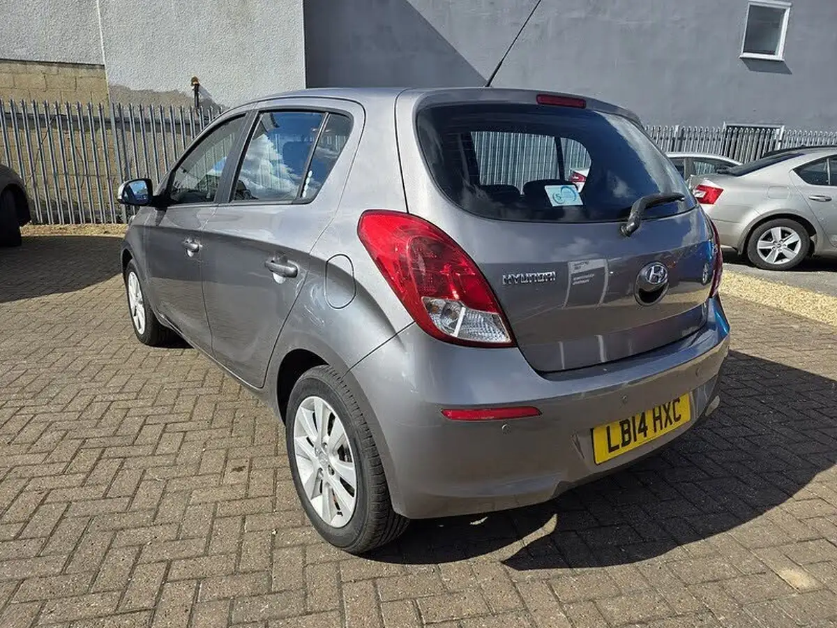 2014-hyundai-i20-14-active-100ps-auto-big-4