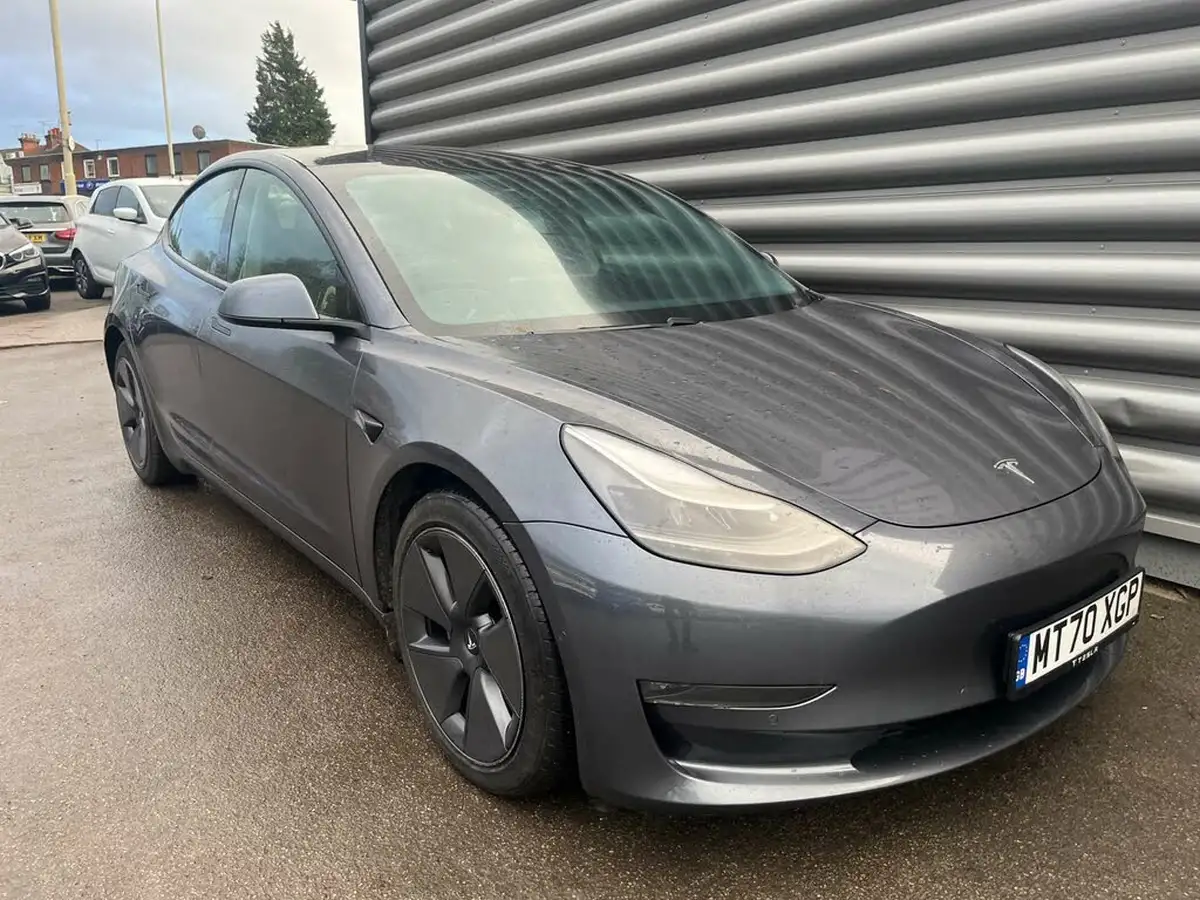 2020-tesla-model-3-e-long-range-big-5