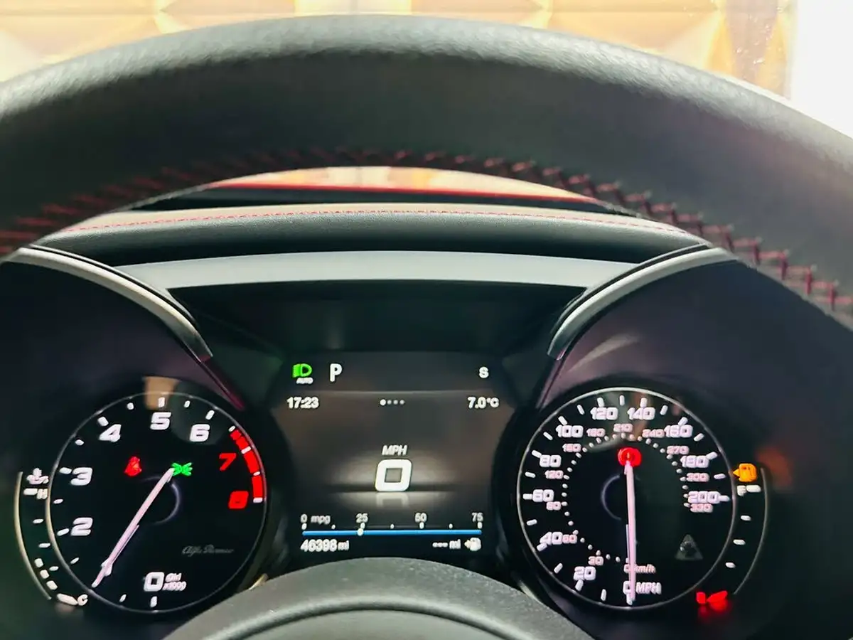 2018-alfa-romeo-giulia-29-biturbo-quadrifoglio-big-39