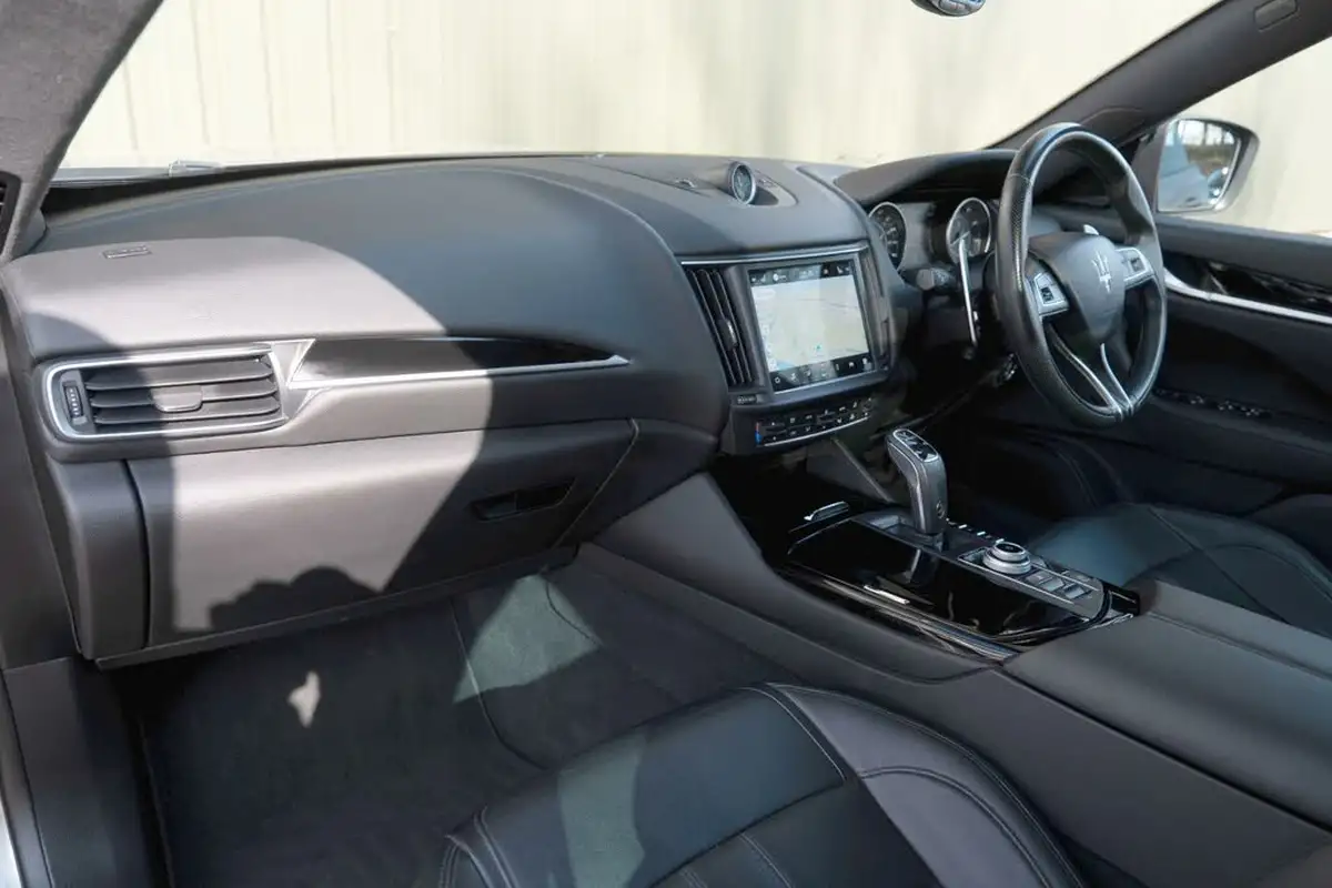 2021-maserati-levante-30-gransport-big-18