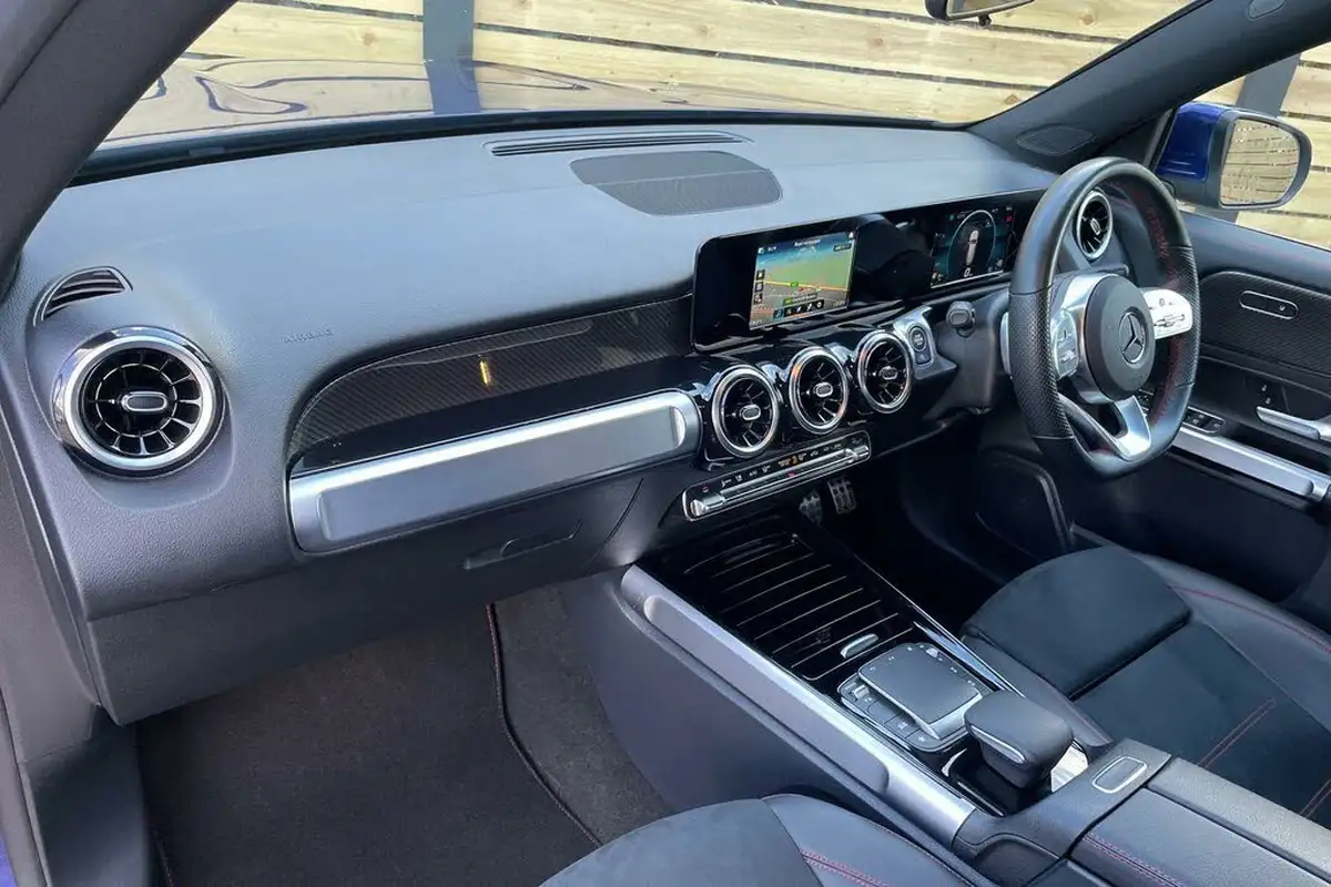2022-mercedes-benz-glb-class-13-glb200-amg-line-7g-tronic-big-26