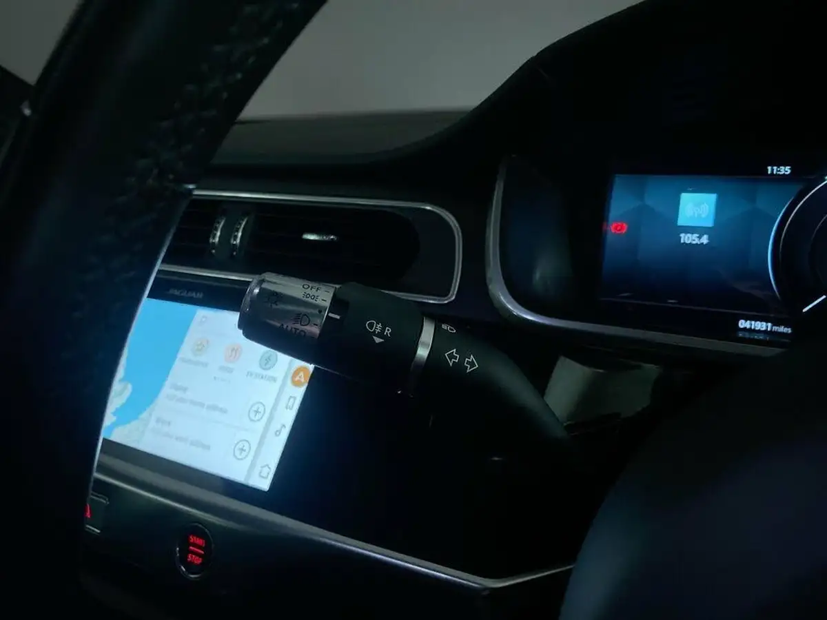 2021-jaguar-i-pace-ev400-black-big-22