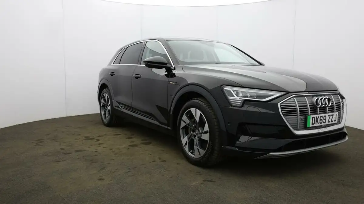 2019-audi-e-tron-55e-big-38