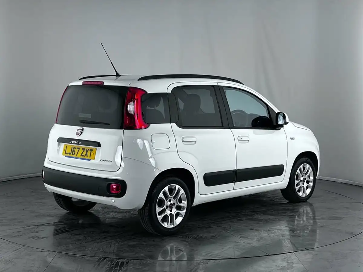 2017-fiat-panda-09-lounge-big-3