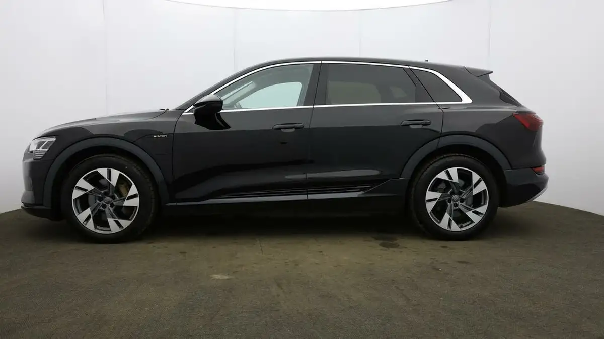 2019-audi-e-tron-55e-big-62