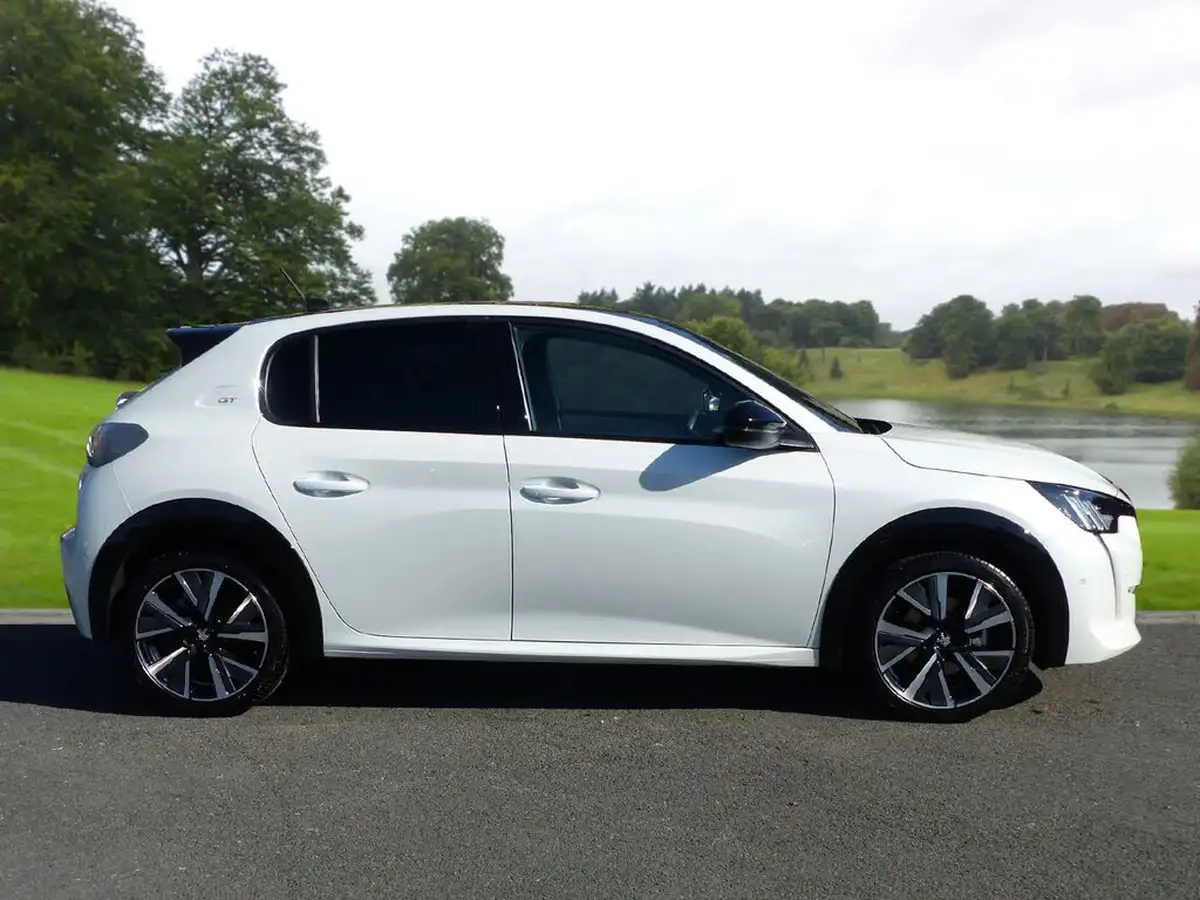 2022-peugeot-208-12-puretech-gt-100bhp-eat8-big-2