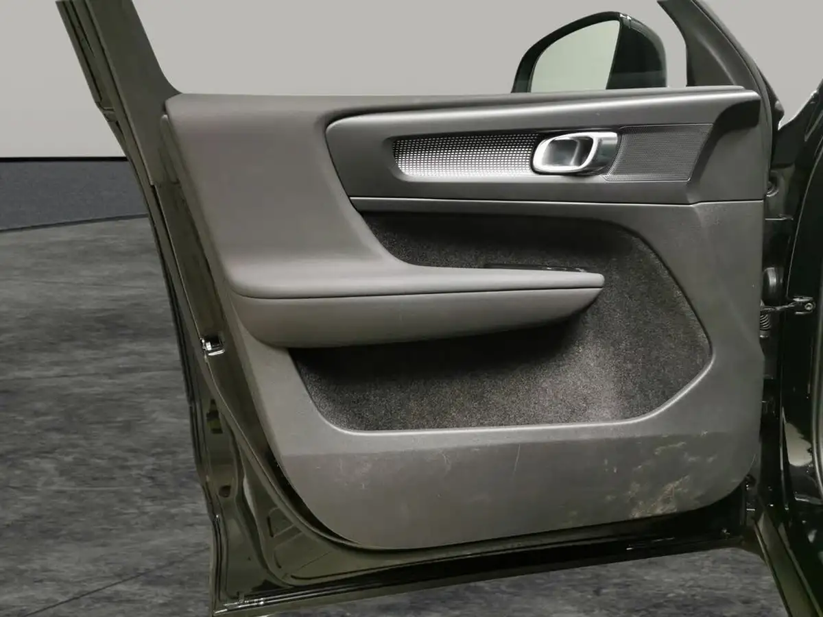 2022-volvo-xc40-15-t3-r-design-auto-big-25