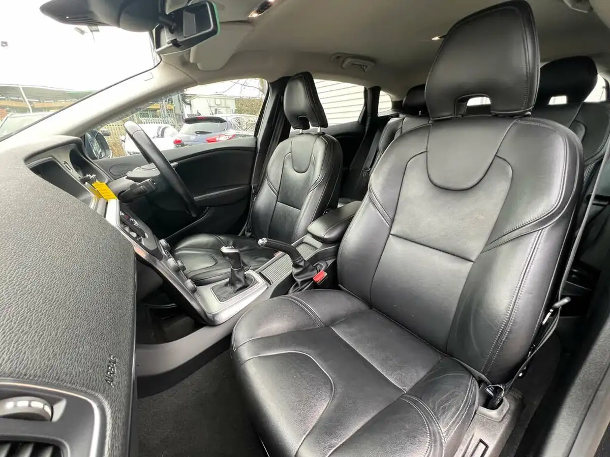 2016-volvo-v40-20td-d3-inscription-big-28