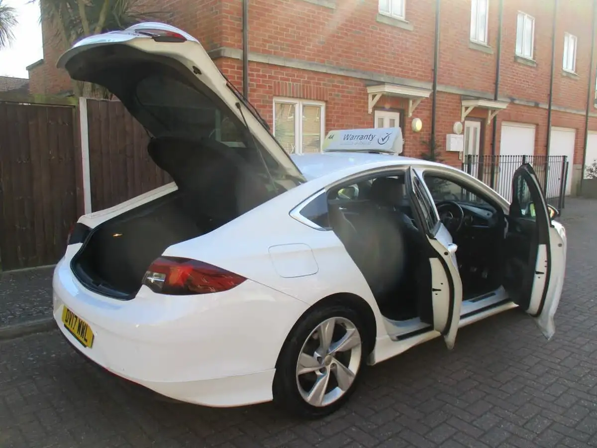2017-vauxhall-insignia-grand-sport-15-turbo-sri-vx-line-nav-big-11