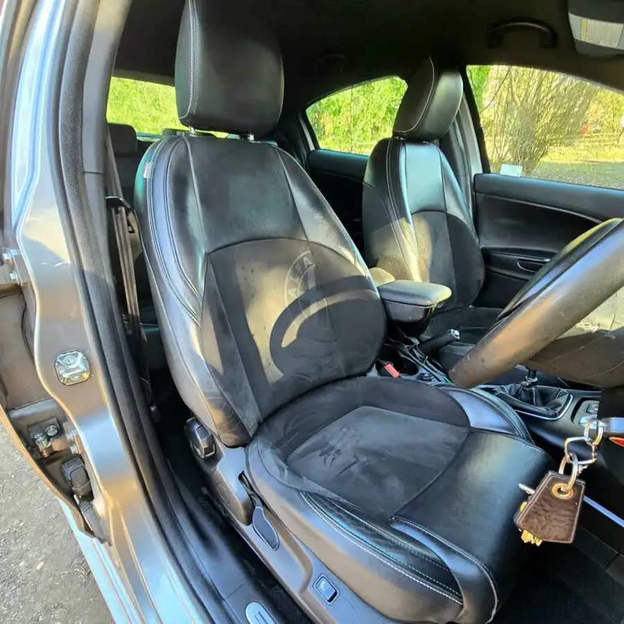 2014-alfa-romeo-giulietta-14-sportiva-nav-big-23