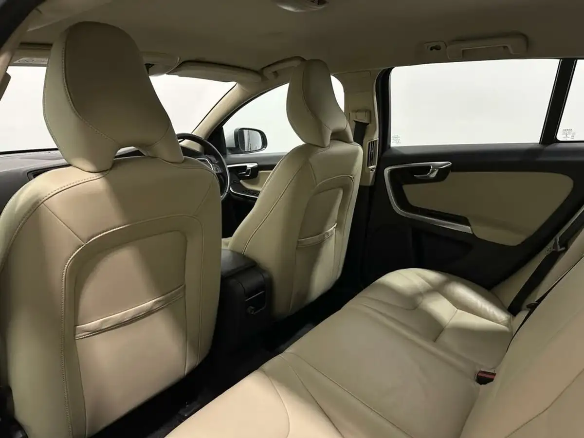 2017-volvo-v60-24td-d6-se-lux-big-37