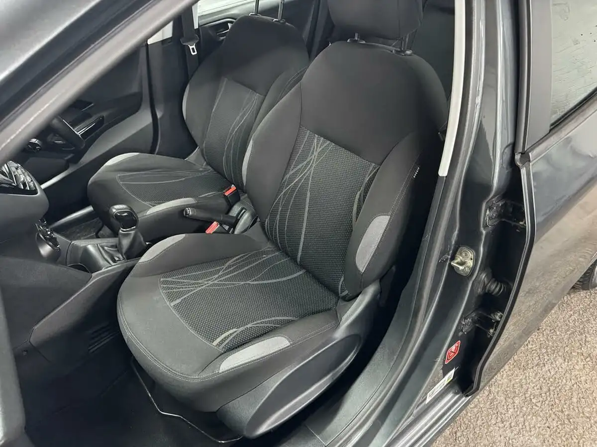 2013-peugeot-208-12-active-5d-big-45