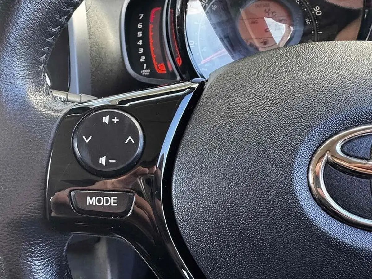 2021-toyota-aygo-10-vvt-i-x-play-tss-big-32