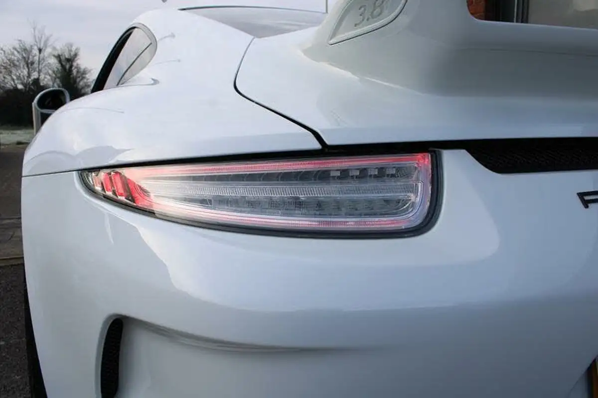 2013-porsche-911-38-gt3-big-36