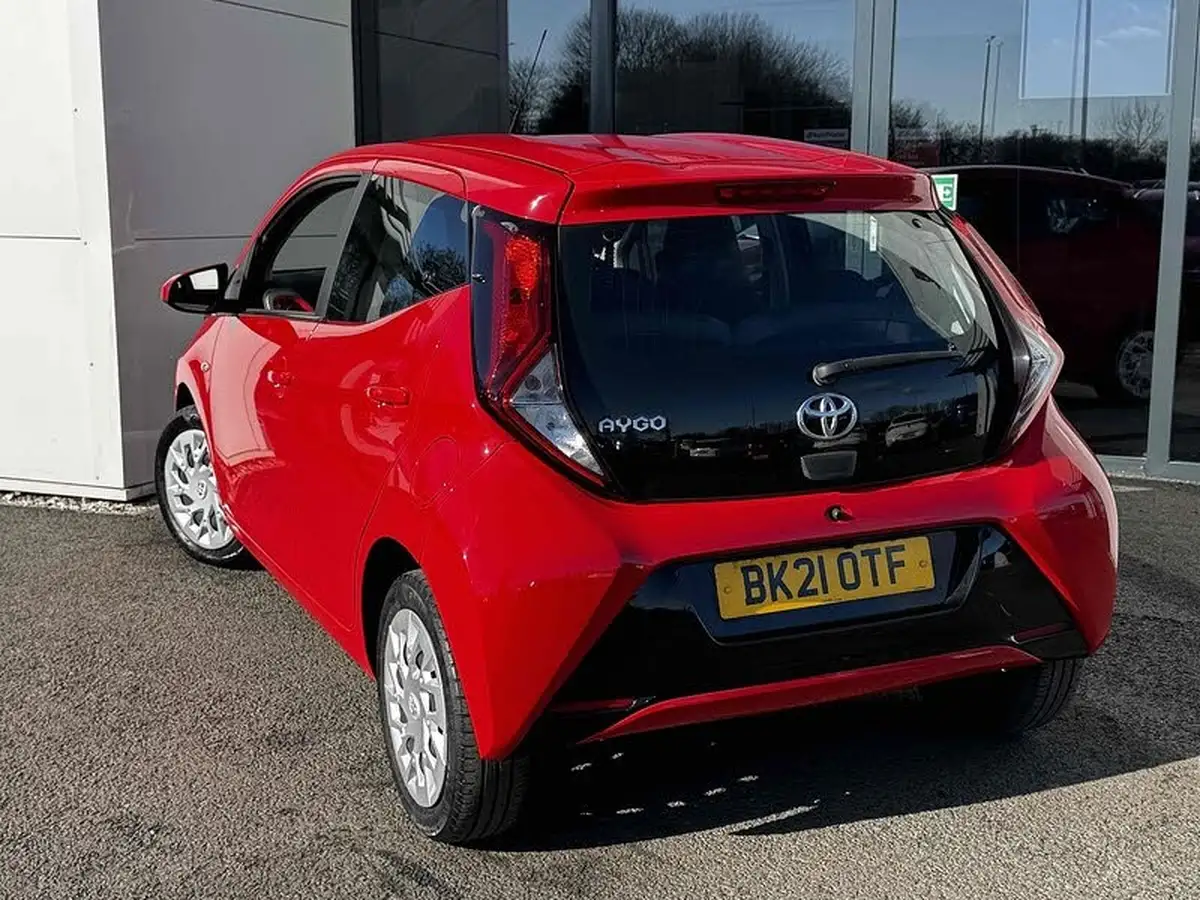 2021-toyota-aygo-10-vvt-i-x-play-tss-big-8