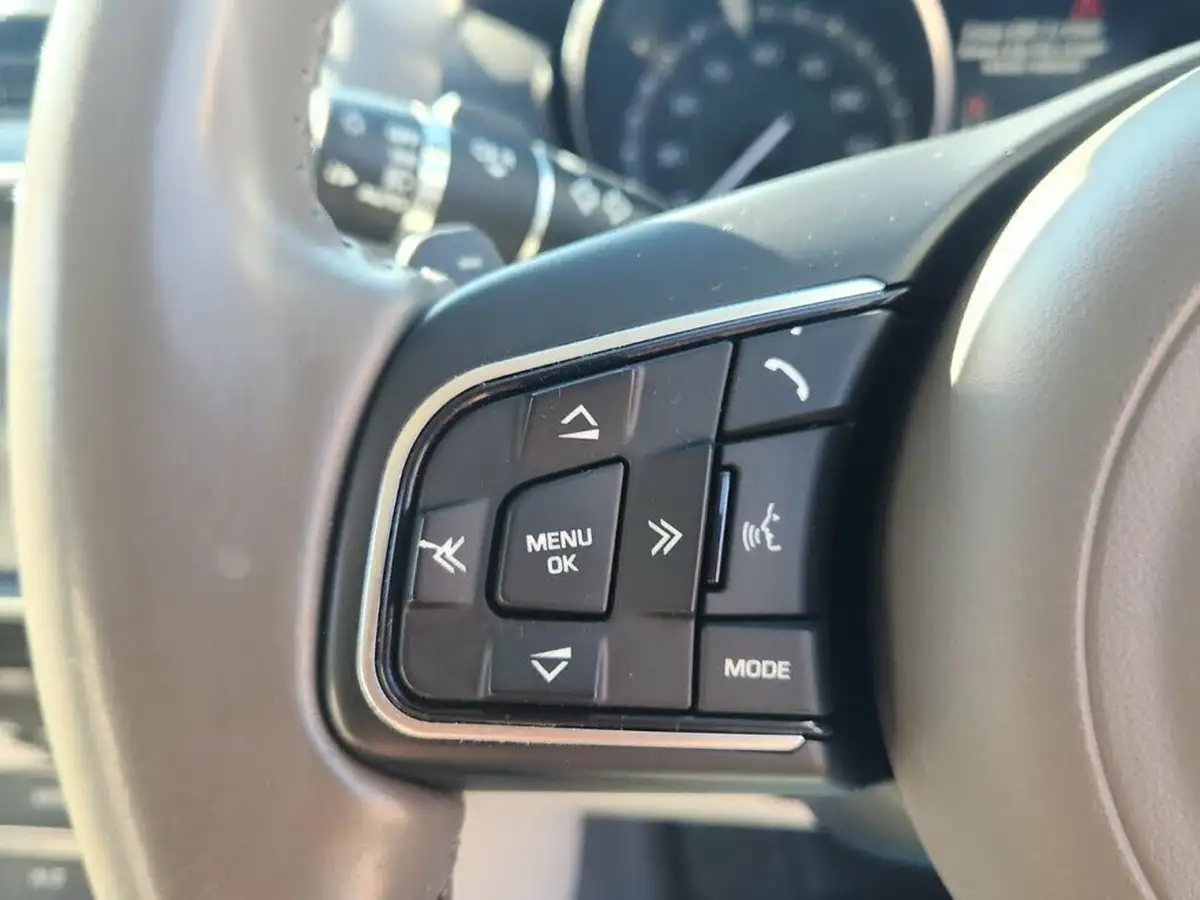2015-jaguar-xe-20td-portfolio-180ps-auto-big-29