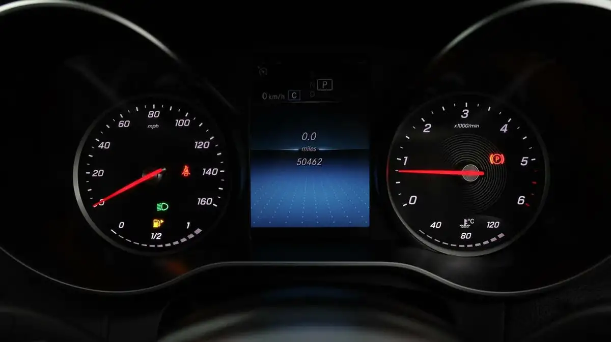 2020-mercedes-benz-c-class-20d-c300d-amg-line-244ps-coupe-2d-big-9