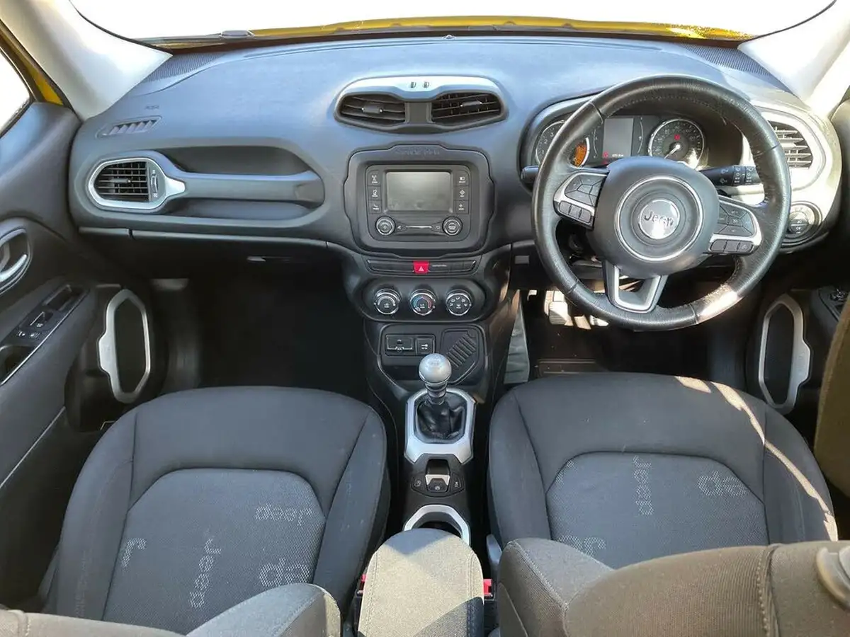 2015-jeep-renegade-14-longitude-big-12