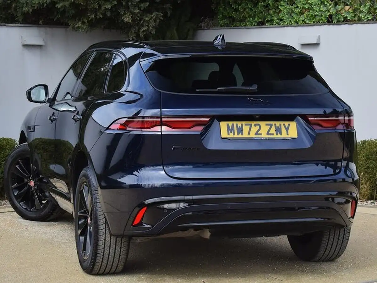 2022-jaguar-f-pace-20-d200-r-dynamic-black-big-7
