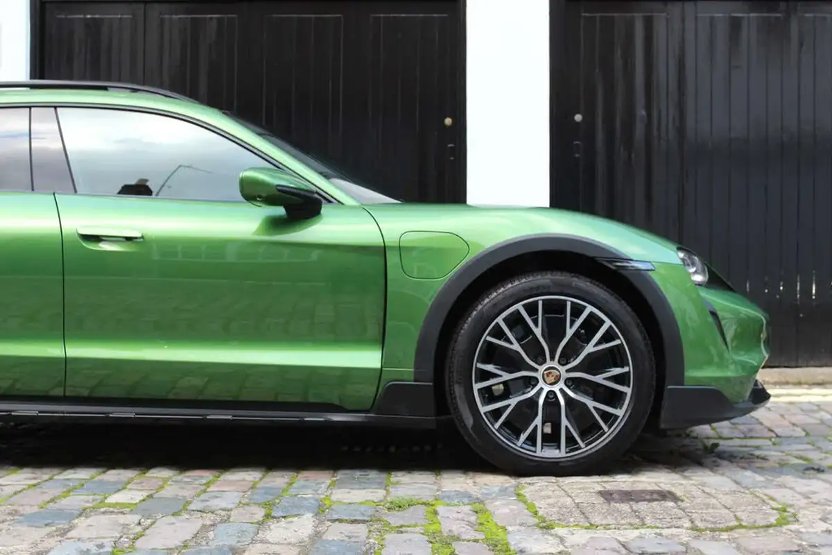 2021-porsche-taycan-e-turbo-cross-turismo-awd-big-5