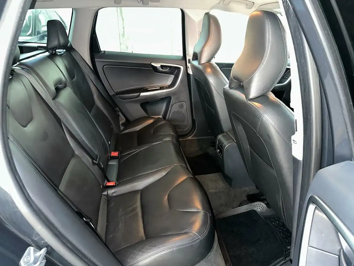 2016-volvo-xc60-20td-d4-se-nav-geartronic-big-12