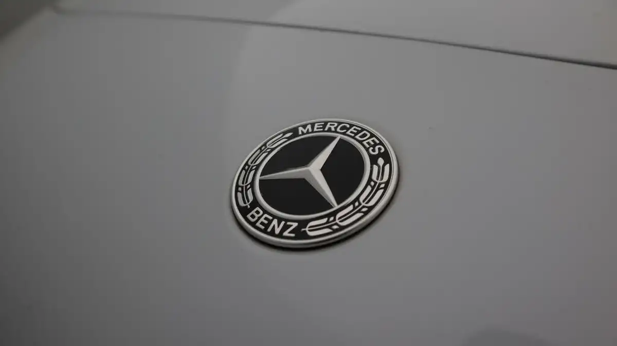 2021-mercedes-benz-a-class-13-a250e-amg-line-edition-hatchback-5d-big-20