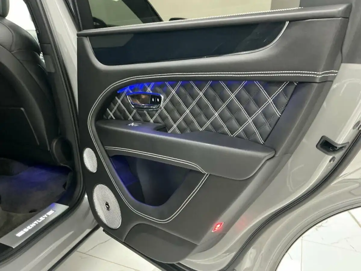 2021-bentley-bentayga-40-v8-big-49
