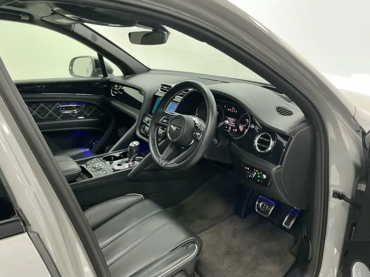 2021-bentley-bentayga-40-v8-big-25