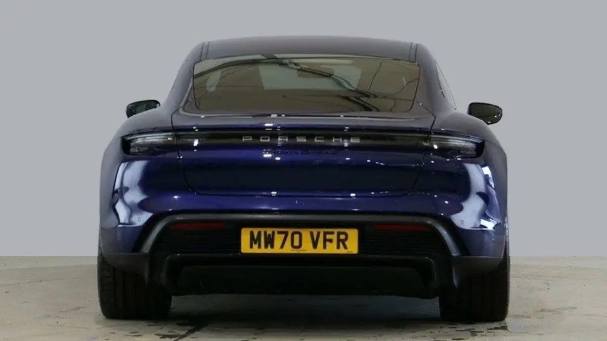 2020-porsche-taycan-e-turbo-s-big-20