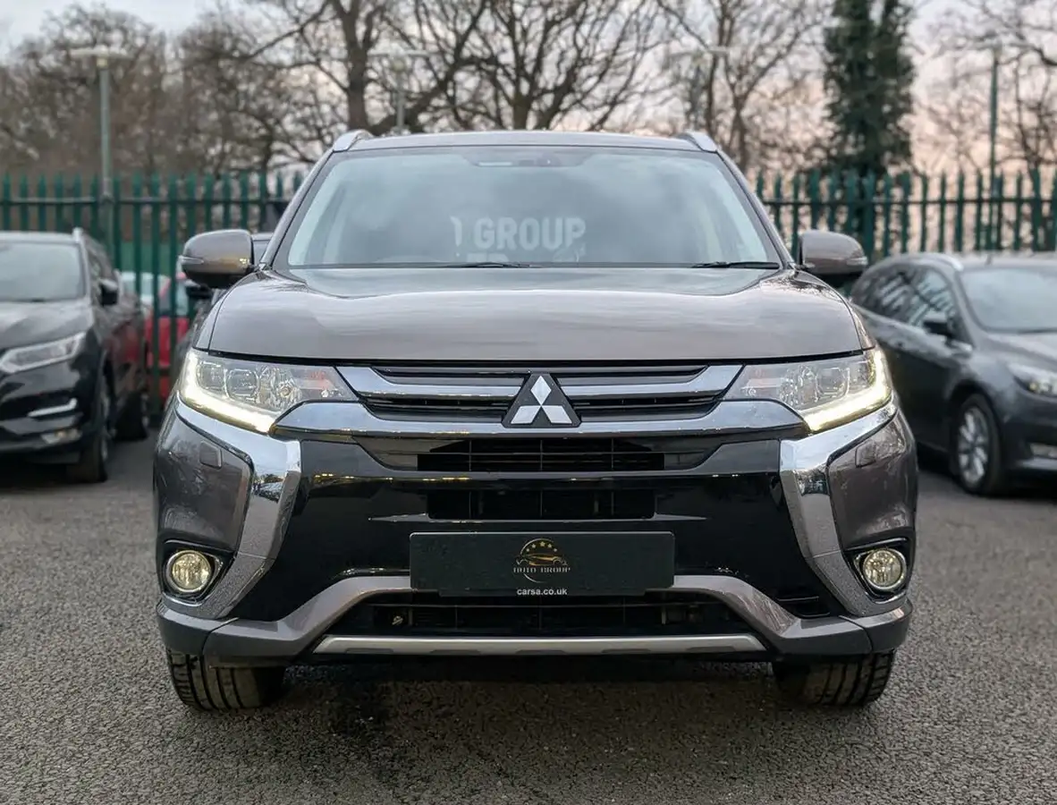 2016-mitsubishi-outlander-20-gx4h-phev-big-9