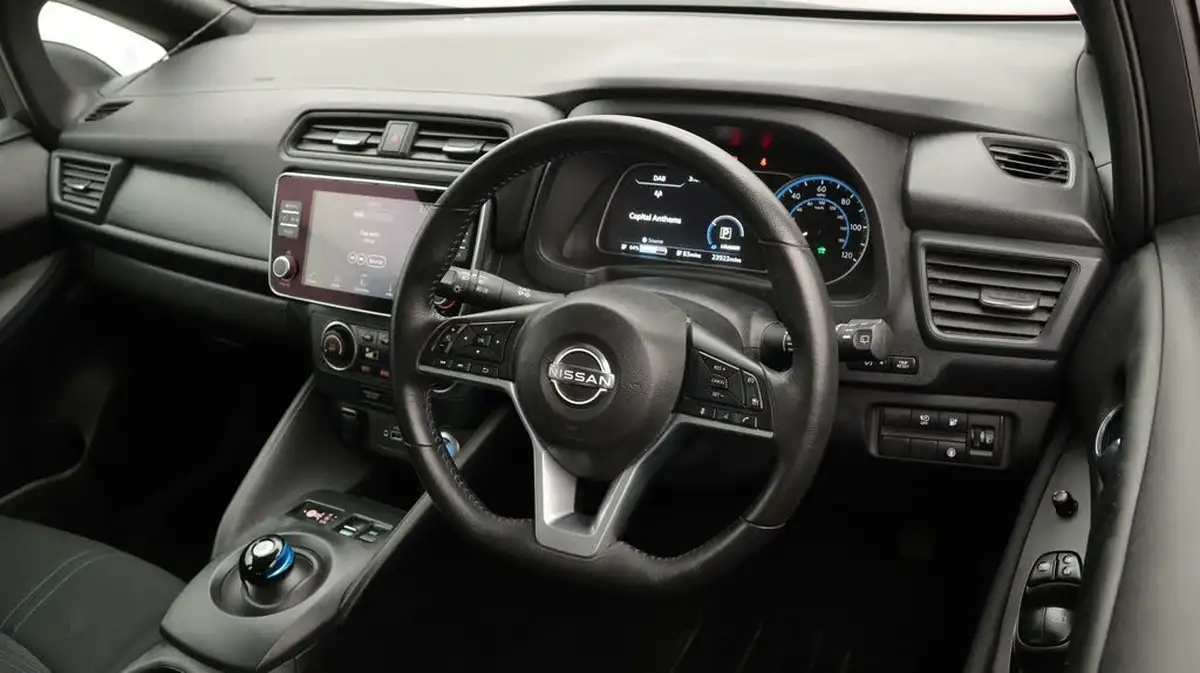 2022-nissan-leaf-e-acenta-39kwh-big-9