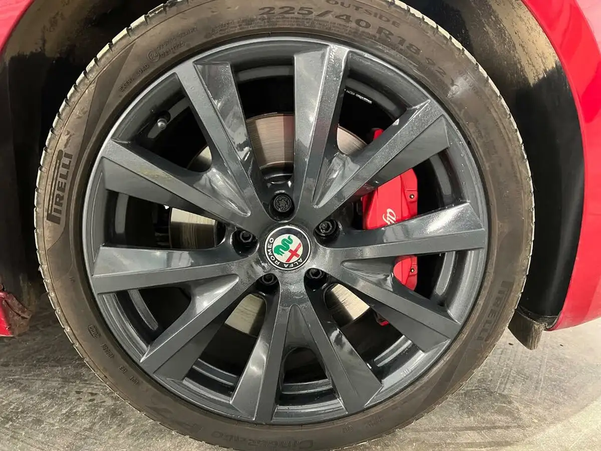 2016-alfa-romeo-giulietta-17-veloce-big-8