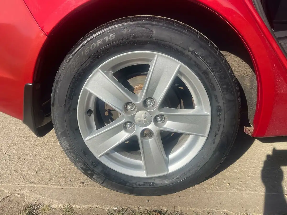 2010-mitsubishi-lancer-20td-gs2-big-52