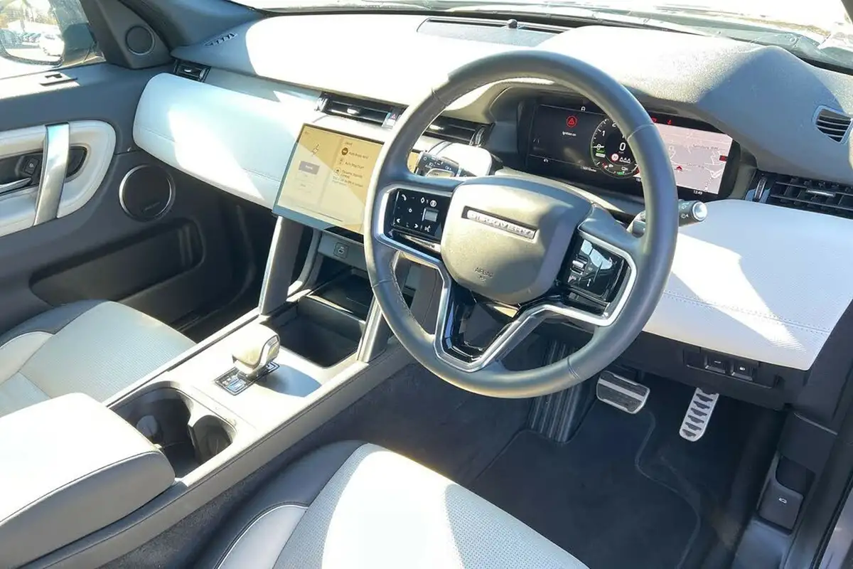 2024-land-rover-discovery-sport-15-p300e-dynamic-se-big-5