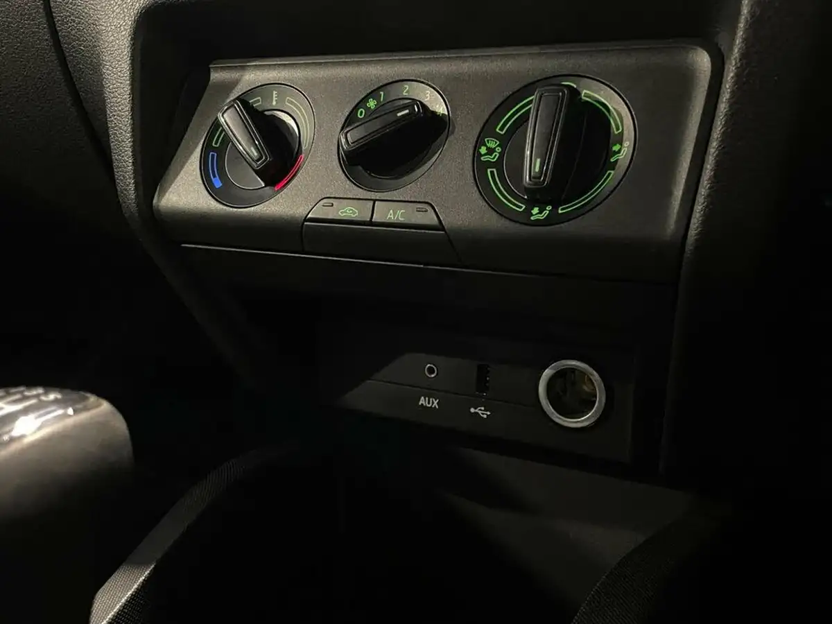 2015-skoda-fabia-12-tsi-se-90ps-hatchback-big-18