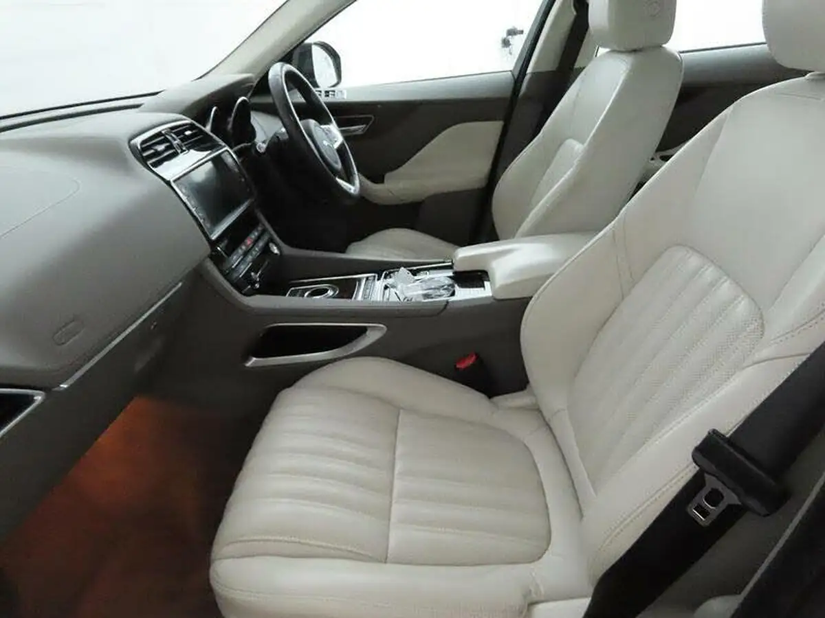 2017-jaguar-f-pace-20i-portfolio-250ps-1997cc-big-13