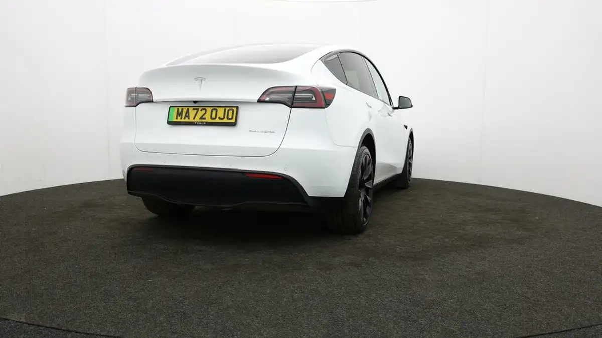 2022-tesla-model-y-e-long-range-big-72