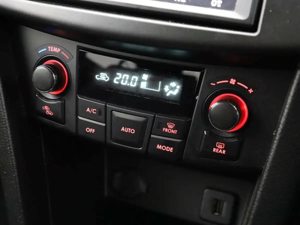 2017-suzuki-swift-12-sz4-94ps-nav-5d-at-big-25