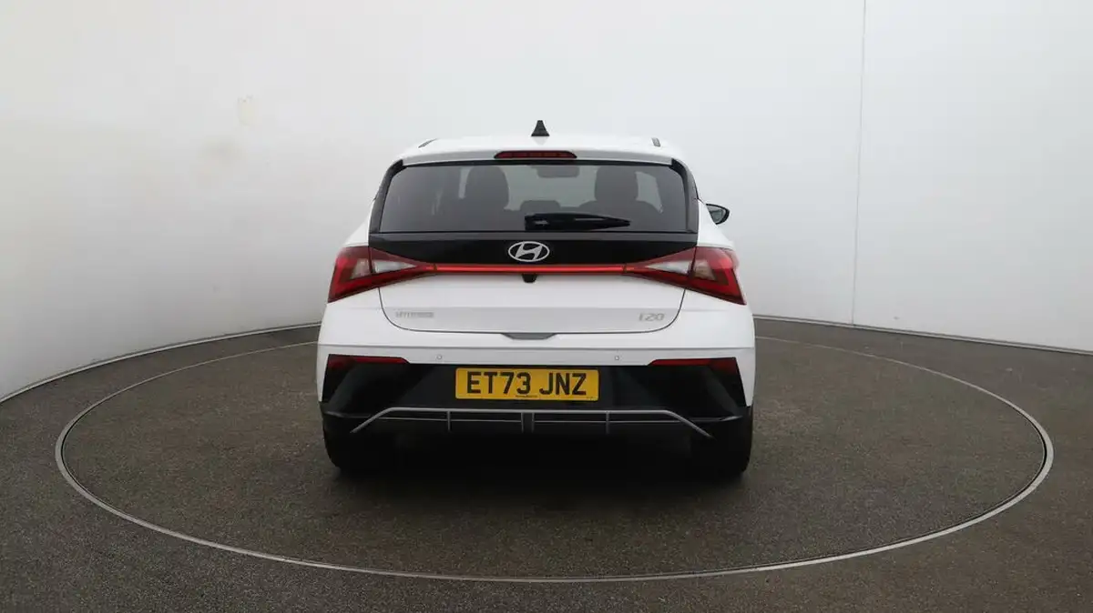 2024-hyundai-i20-10-t-gdi-premium-two-tone-roof-big-6