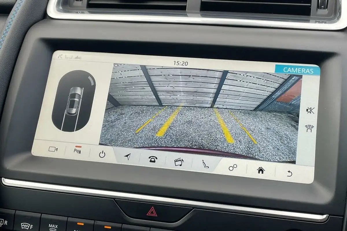 2020-jaguar-e-pace-20-i4d-r-dynamic-s-180ps-awd-auto-big-3