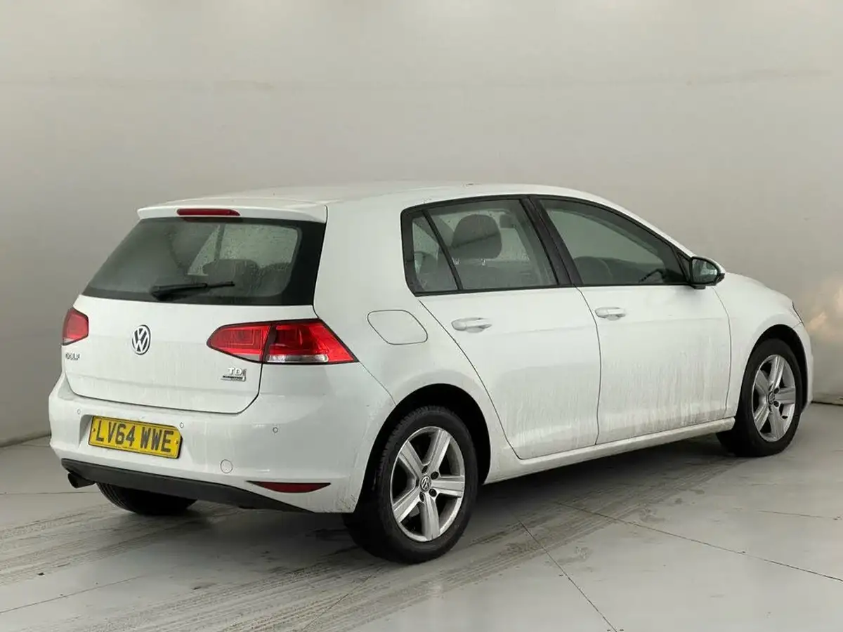 2014-volkswagen-golf-16tdi-match-5d-dsg-big-3