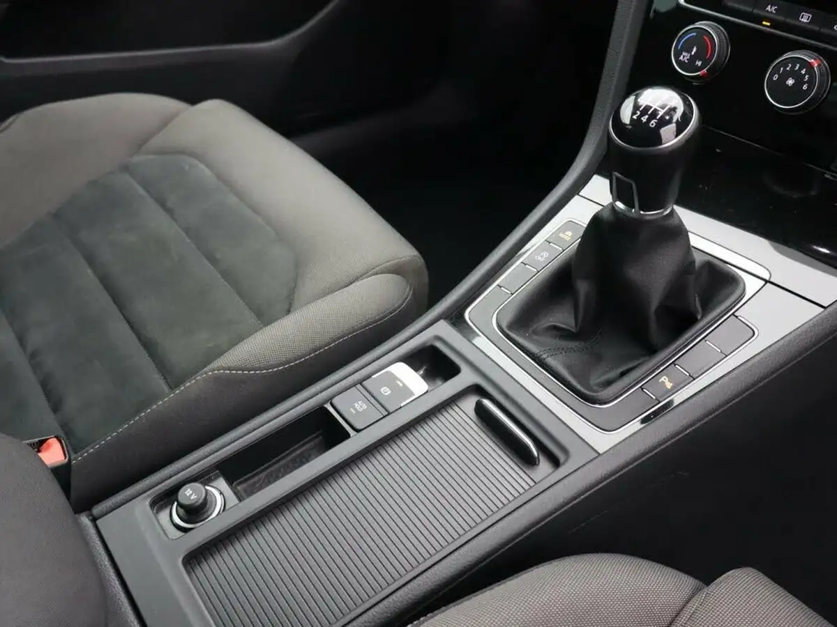 2019-volkswagen-golf-20tdi-gt-edition-hatchback-big-24