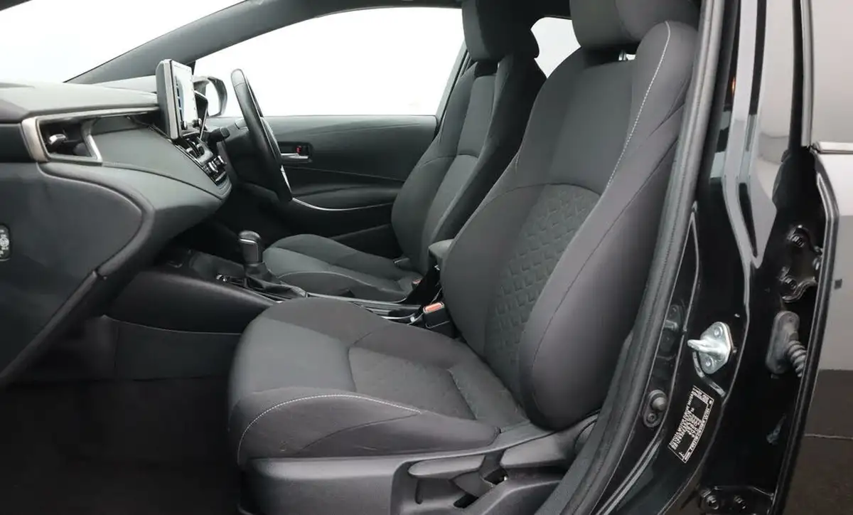 2021-toyota-corolla-18-vvt-i-design-trk-touring-sports-5d-big-14